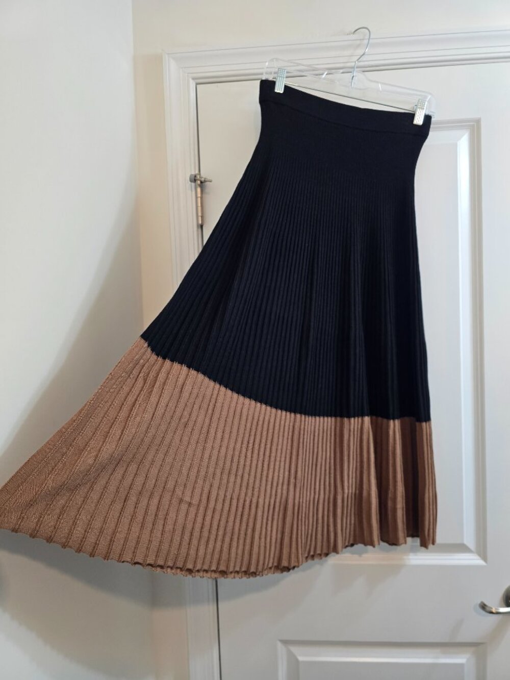 Max Studio Pleated Colorblock Sweater Skirt - Black & Tan